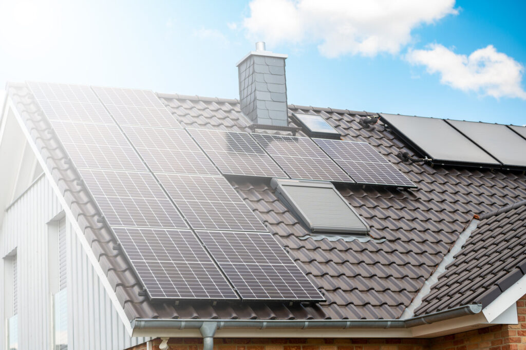 house-roof-with-solar-panel-system-2023-11-27-05-32-54-utc_Easy-Resize.com