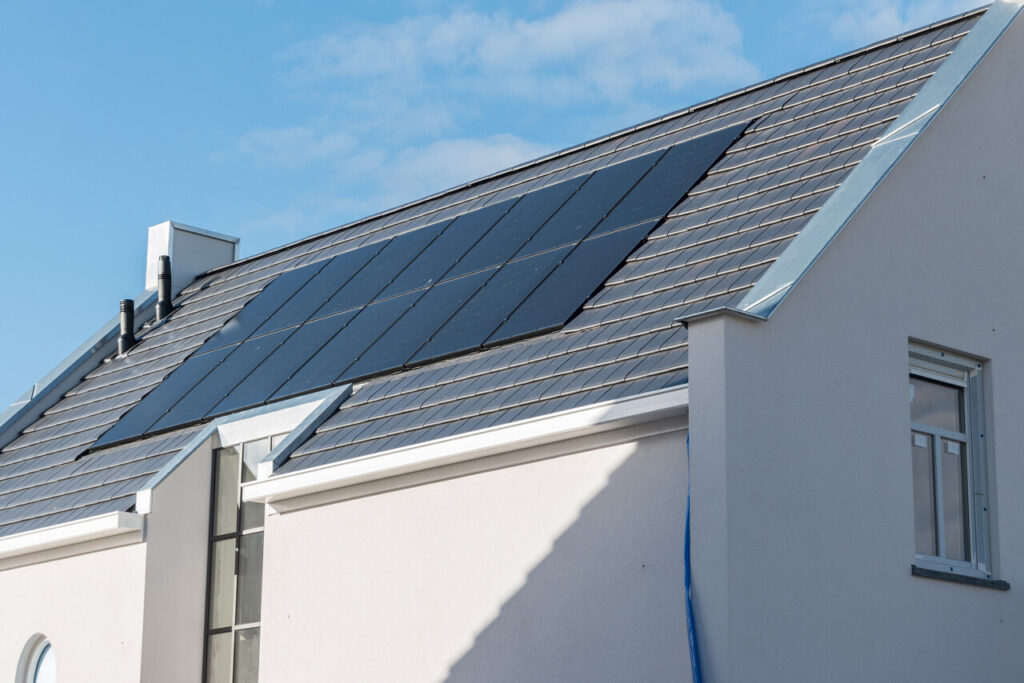 newly-build-houses-with-solar-panels-attached-on-t-2023-11-27-05-15-53-utc_Easy-Resize.com